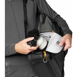 camera_backpack_lowepro_fastpack_bp_250_aw_iii_lp37332-pww_quickdoor_stage1_rgb