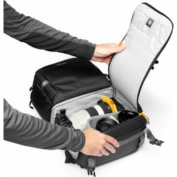 camera_backpack_lowepro_fastpack_bp_250_aw_iii_lp37333-pww_quickdoor_stage2_rgb