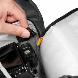 camera_backpack_lowepro_fastpack_bp_250_aw_iii_lp37332-pww_quickdoor_clasp_rgb
