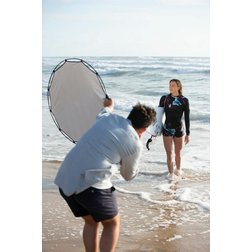 ll-lr3310-halocompact-reflector-82cm-sunlite-soft-silver-in-action-03.jpg